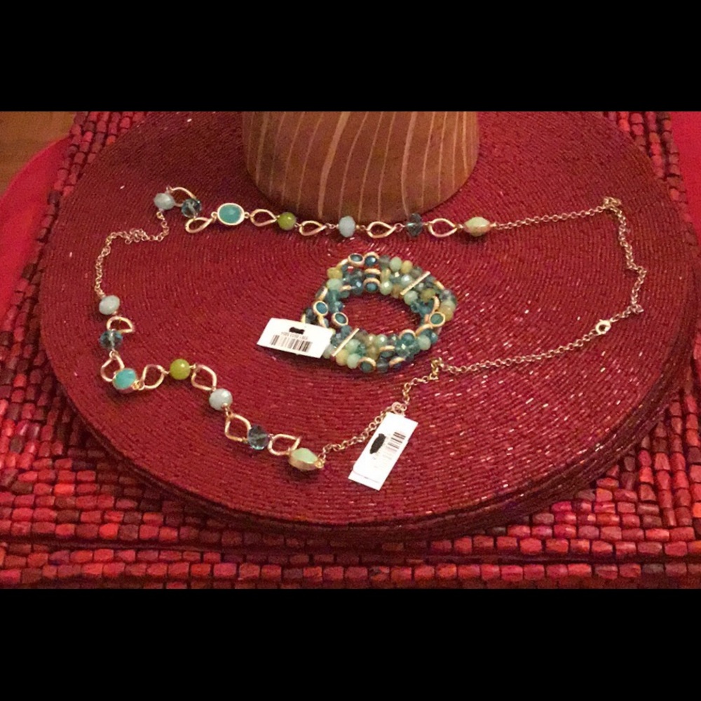 Necklace and bracelet set
